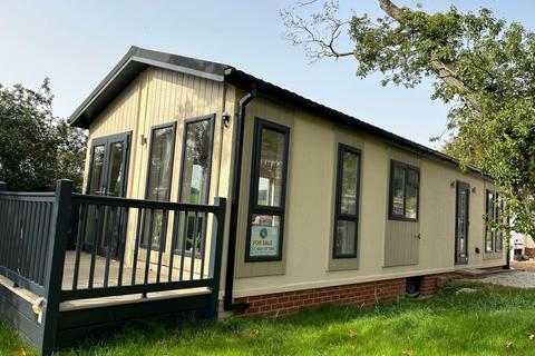 2 bedroom park home for sale, Ipswich, Suffolk, IP6