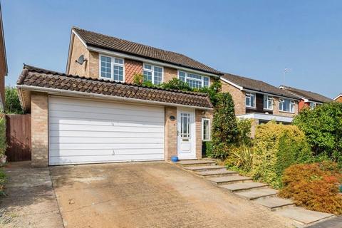 28 Chichester Close, Witley, Godalming, GU8 5PA