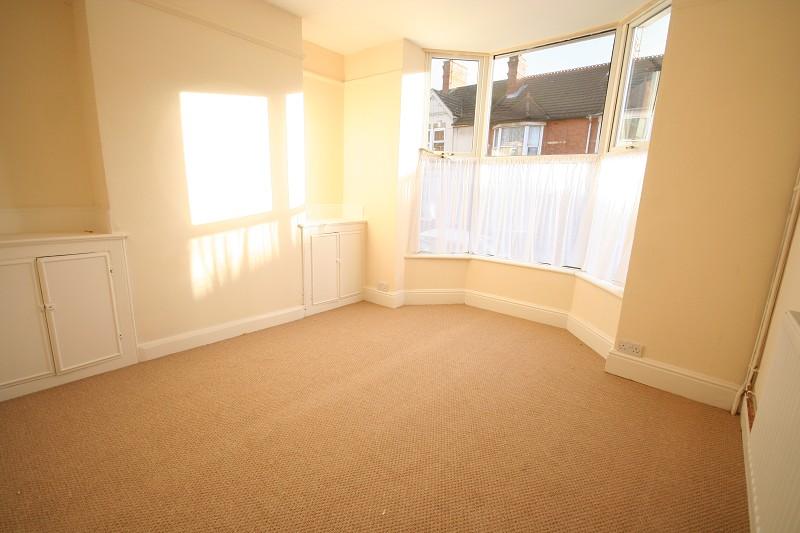 Queen Street, Rushden... 3 bed terraced house to rent £795 pcm (£183 pw)