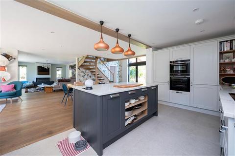 4 bedroom detached house for sale - Primrose Way, Haywards Heath, RH17
