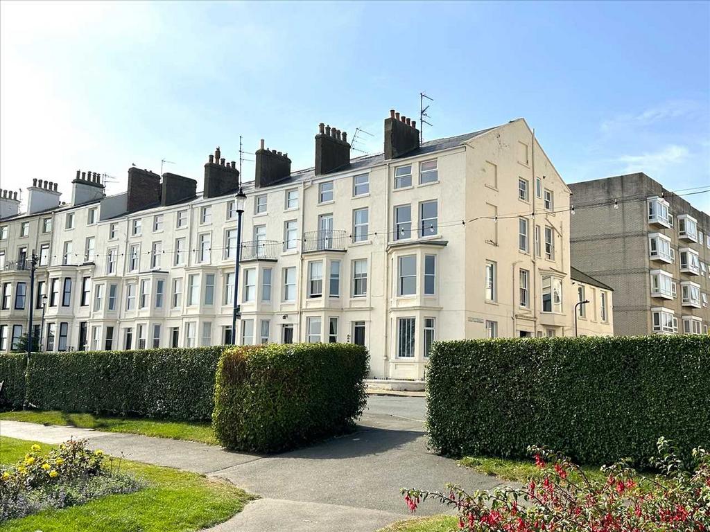 The Crescent, Filey 2 bed apartment for sale £150,000