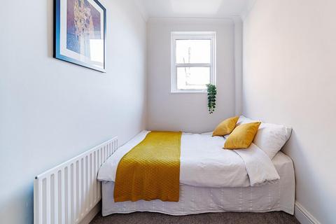 2, 10 Alfred Road, London, W3 6LH