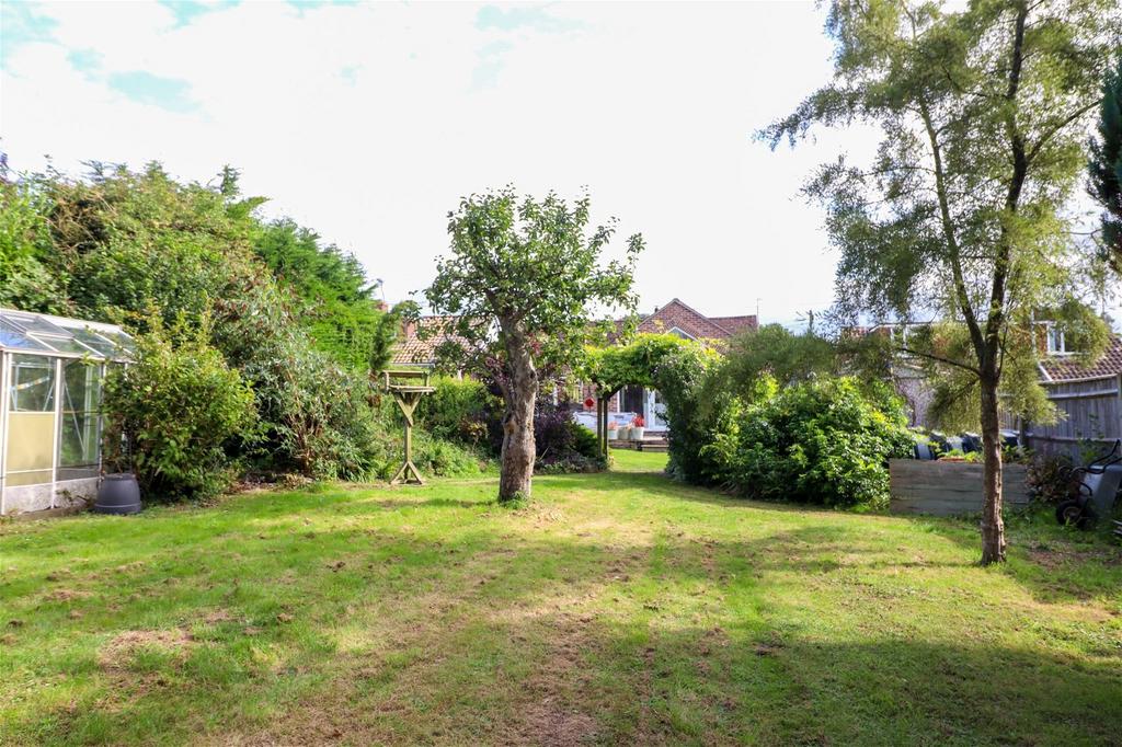 Sunchyme, Parkstone Road, Ropley, Alresford 3 bed detached bungalow £