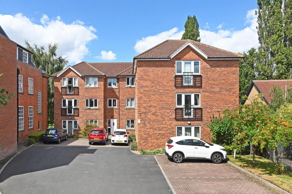 Yearsley House, Pinsent Court, York... 2 bed flat £995 pcm (£230 pw)