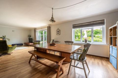 45 The Street, Fetcham, Leatherhead, KT22 9RB