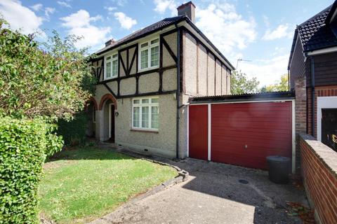 40 Homeway, Romford, RM3 0HD