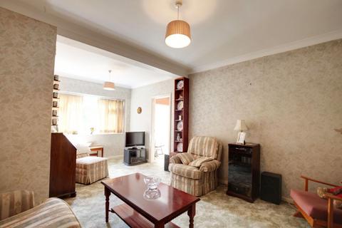 40 Homeway, Romford, RM3 0HD