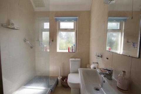 40 Homeway, Romford, RM3 0HD