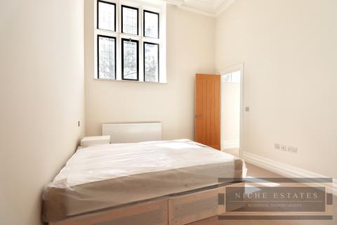 2 bedroom apartment to rent, Courtyard House, The Ridgeway, NW7