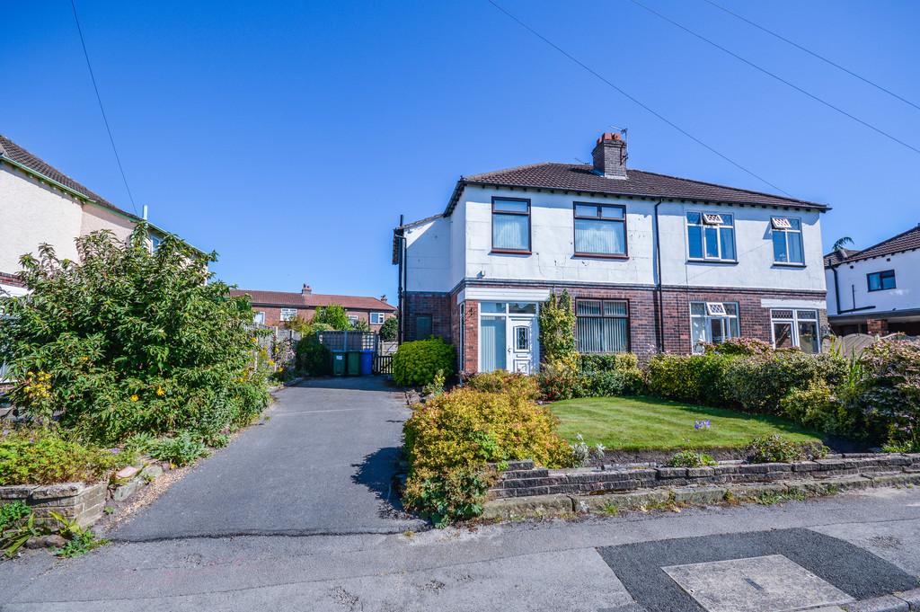 Moss Lane, Timperley 3 bed semidetached house for sale £430,000