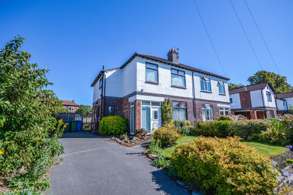 Moss Lane, Timperley 3 bed semidetached house £430,000