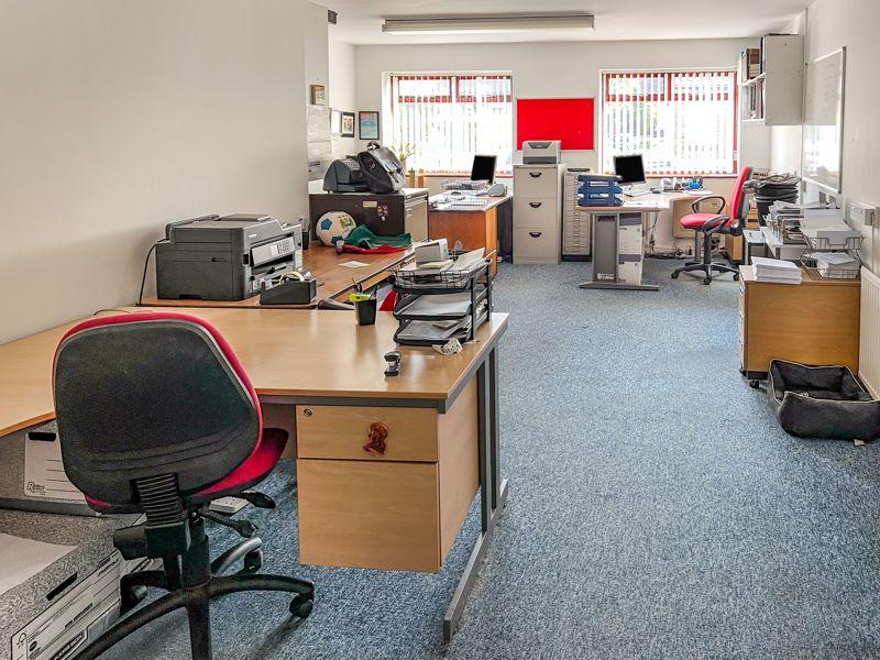 Darwen Road, Bromley Cross, Bolton Office to rent £800 pcm (£185 pw)