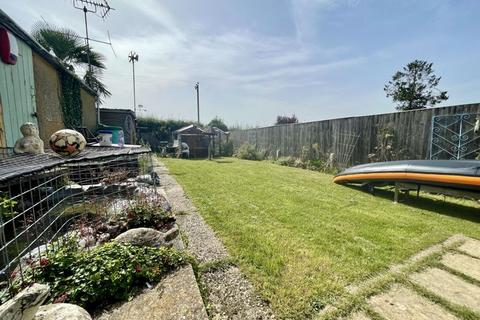 8 East Ridge, Bourne End, SL8 5BX