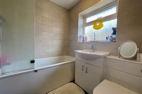 8 East Ridge, Bourne End, SL8 5BX