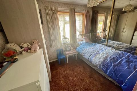 8 East Ridge, Bourne End, SL8 5BX