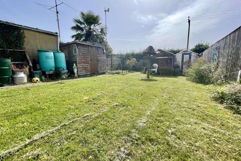 8 East Ridge, Bourne End, SL8 5BX