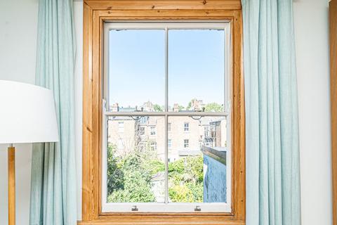 19c Ashley Road, London, N19 3AG
