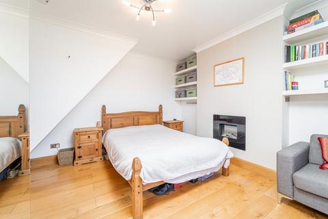 19c Ashley Road, London, N19 3AG