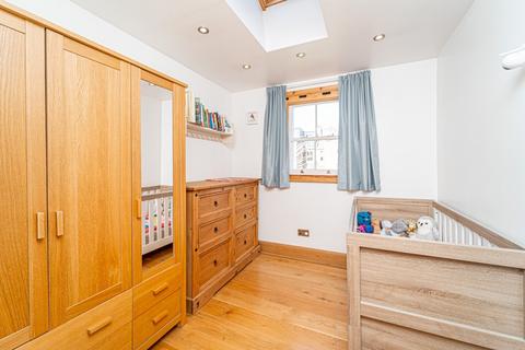 19c Ashley Road, London, N19 3AG