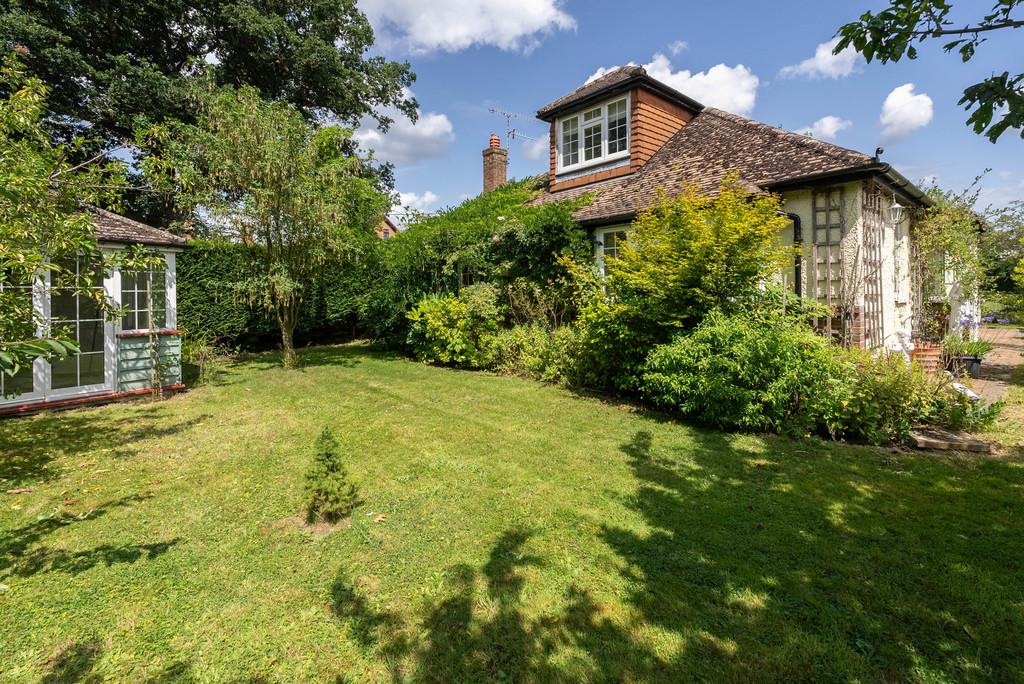 Wheelers Lane, Brockham 4 bed detached house for sale £899,950
