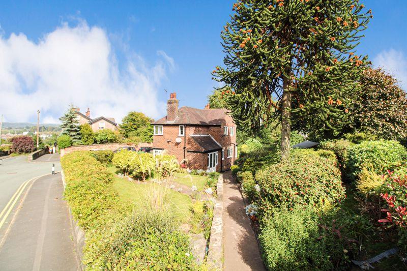 Daisy Bank, Leek, Staffordshire, ST13 3 bed detached house £350,000