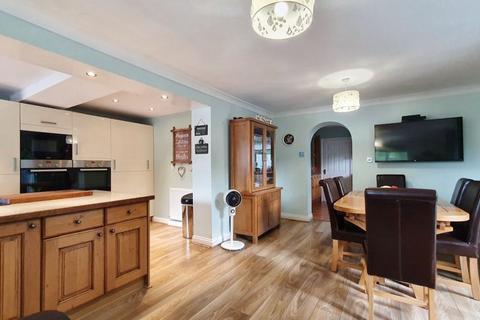 13 Cheyney Close, Gloucester, GL4 4PS
