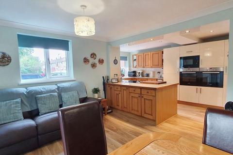 13 Cheyney Close, Gloucester, GL4 4PS