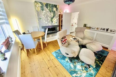 41 Collingbourne Avenue, Bournemouth, BH6 5QS