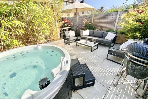 41 Collingbourne Avenue, Bournemouth, BH6 5QS