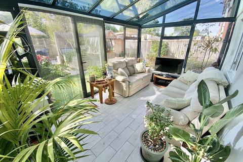 41 Collingbourne Avenue, Bournemouth, BH6 5QS