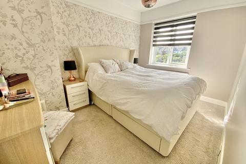 41 Collingbourne Avenue, Bournemouth, BH6 5QS
