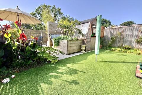 41 Collingbourne Avenue, Bournemouth, BH6 5QS