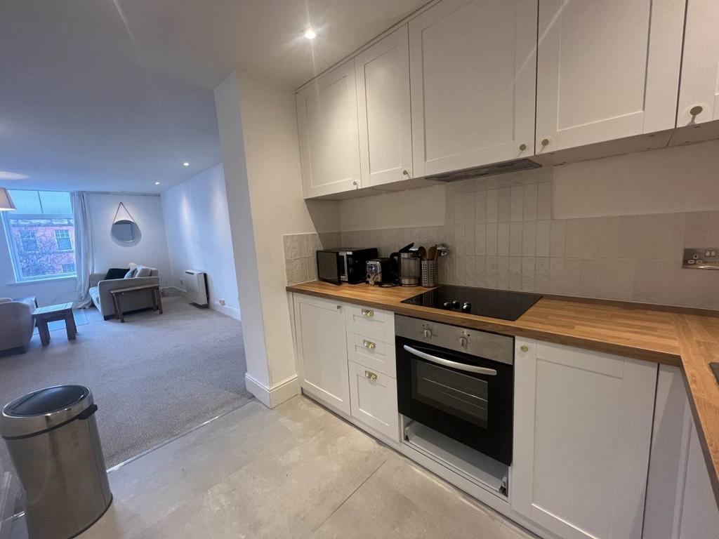 Edina Place, Easter Road, Edinburgh 1 bed flat £1,395 pcm (£322 pw)
