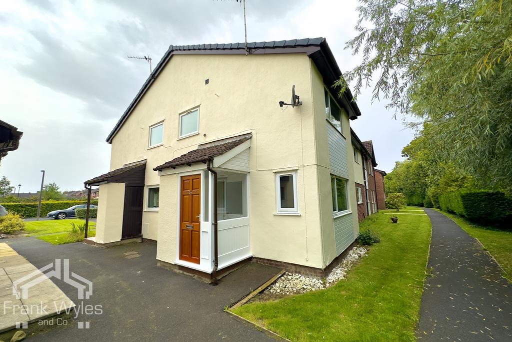 Badgers Walk East, Lytham 1 bed mews £650 pcm (£150 pw)