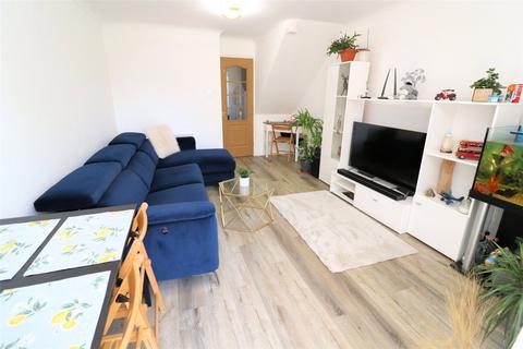 27 Snipe Close, Erith, DA8 2HD