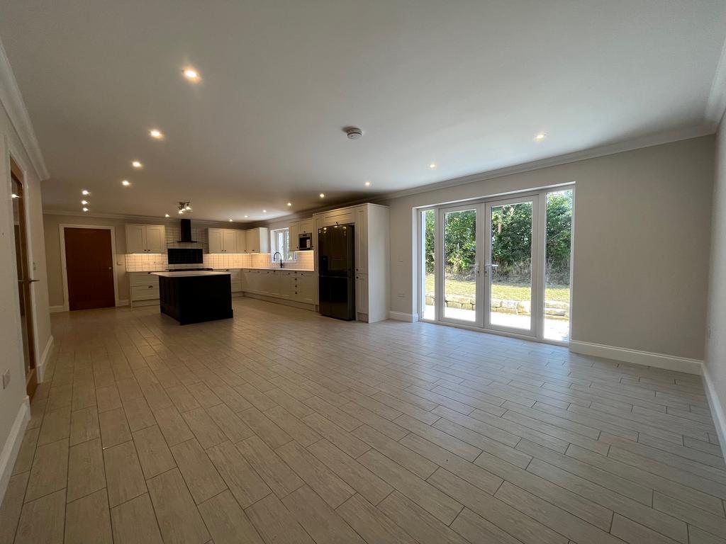 Rear impressive Kitchen/Dining Room