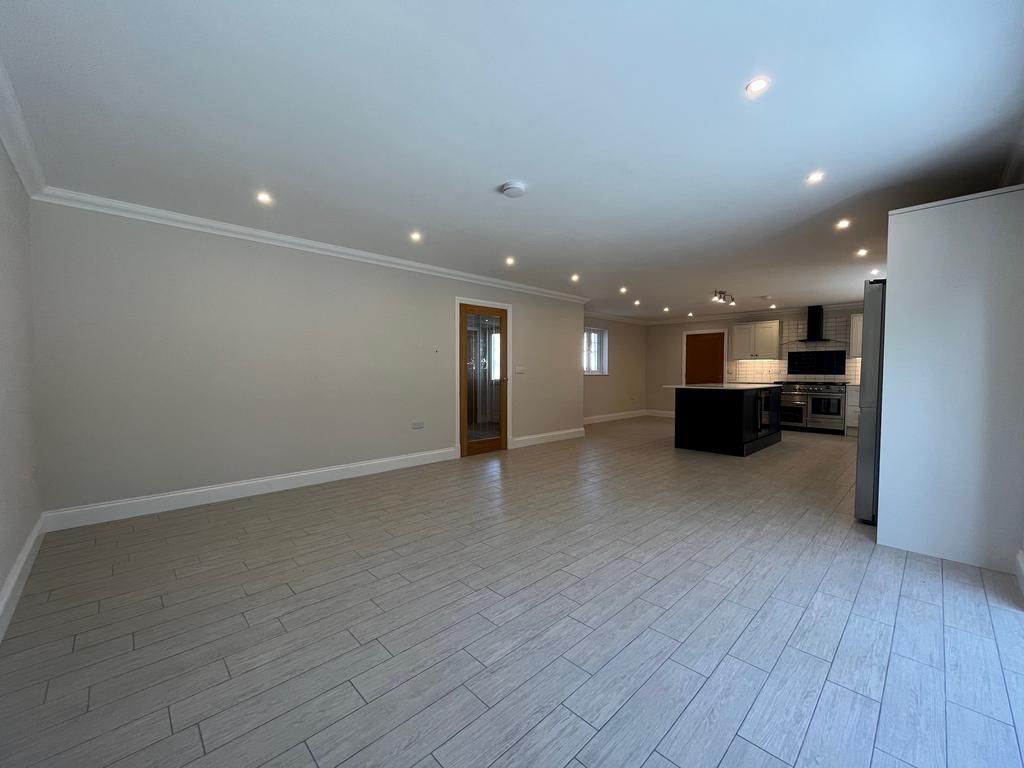 Rear impressive Kitchen/Dining Room