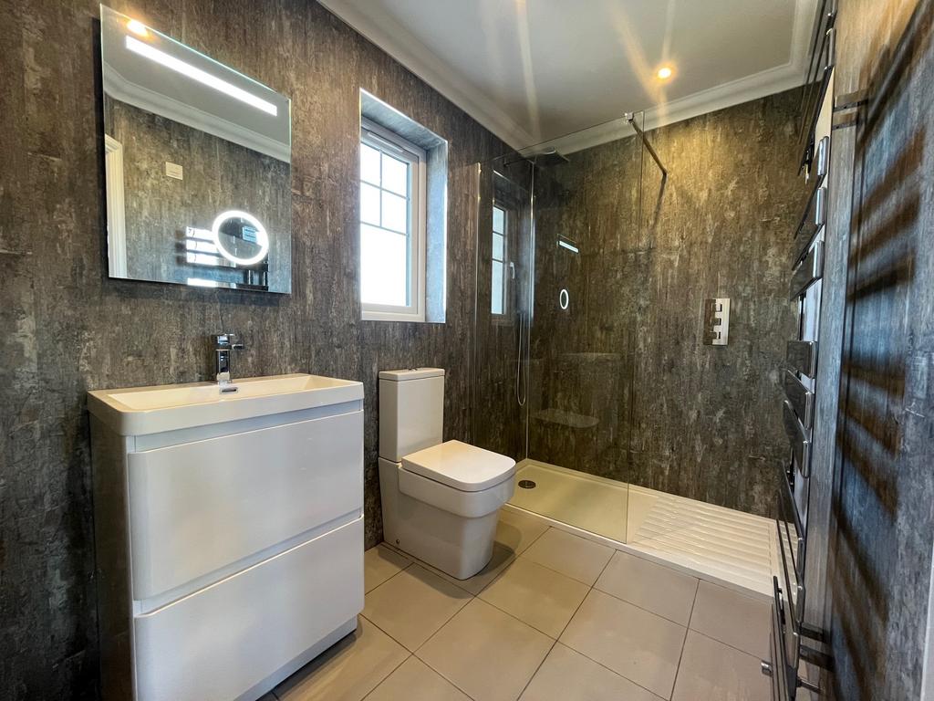En Suite Shower Room 1