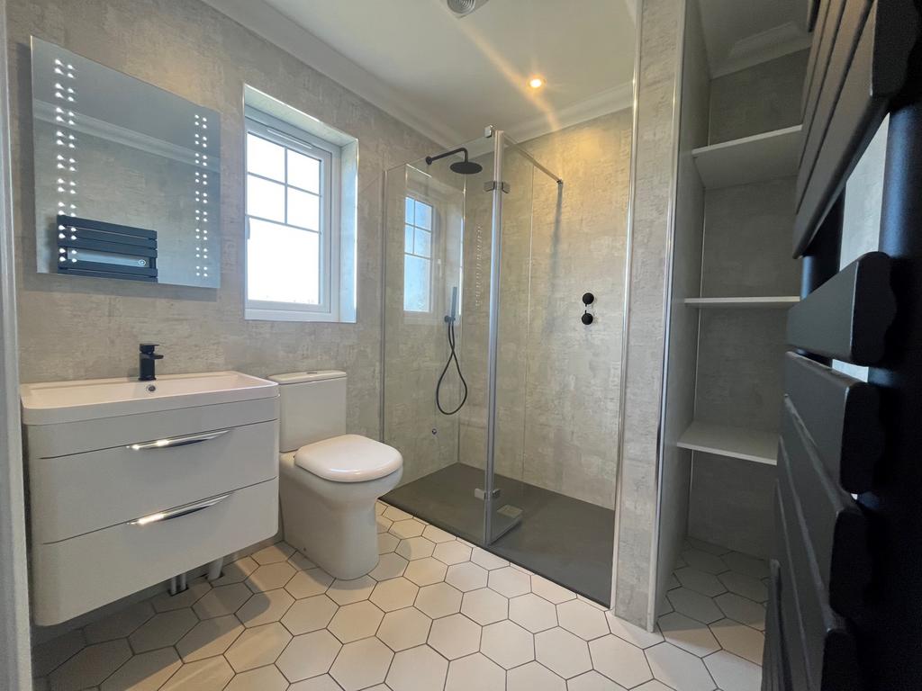 En Suite Shower Room 2