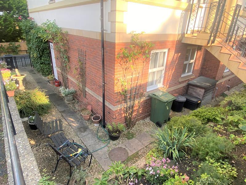 Hillstone Mews, Graham Road, Malvern, Worcestershire, WR14 2HU 3 bed