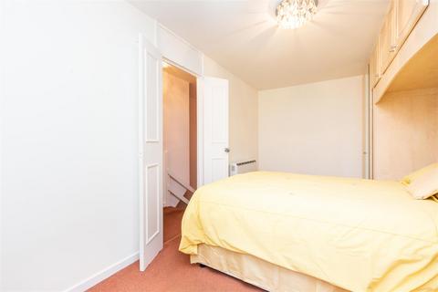 89 Warner Place, London, E2 7DB