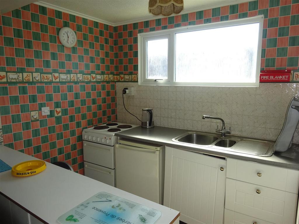 Romney Sands Holiday Park, Greatstone, New Romney 2 bed chalet for sale £12,000