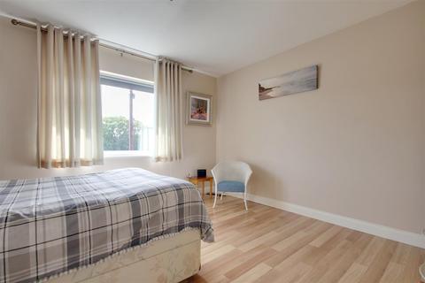 2 bedroom flat for sale, Sompting Avenue, Worthing