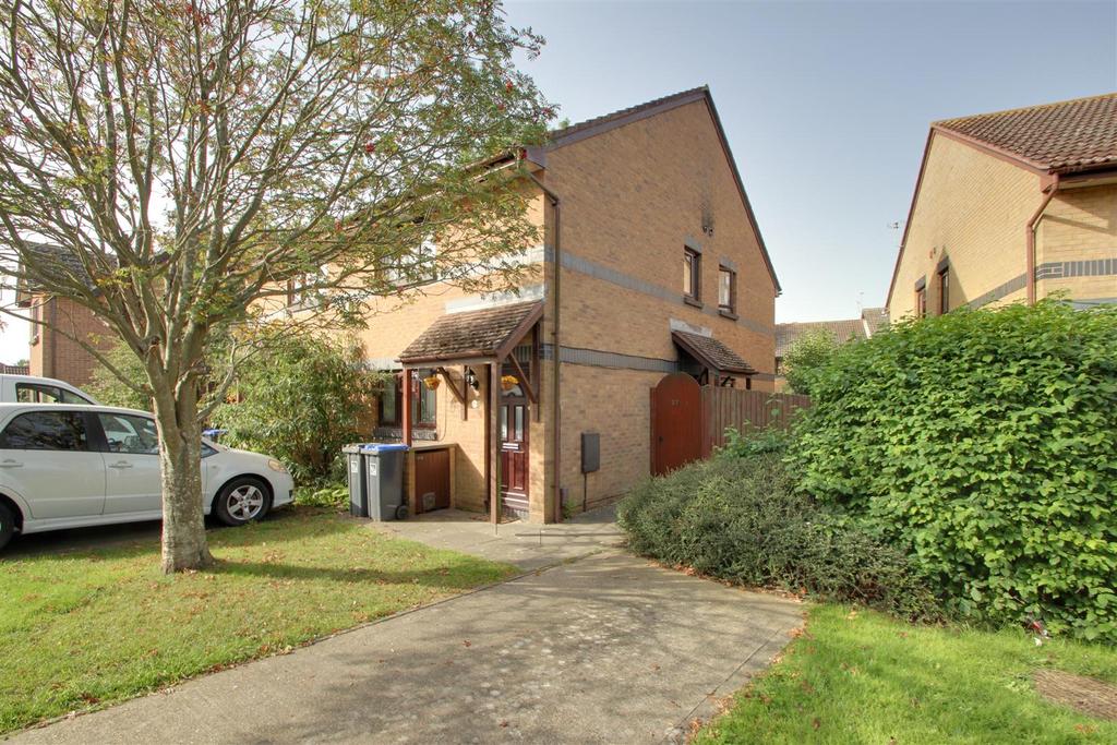 Carisbrooke Drive, Worthing 1 bed flat £190,000