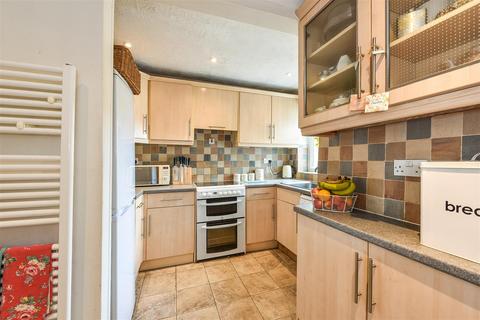 3 bedroom end of terrace house to rent, Albany Road, Andover, SP10 3EZ