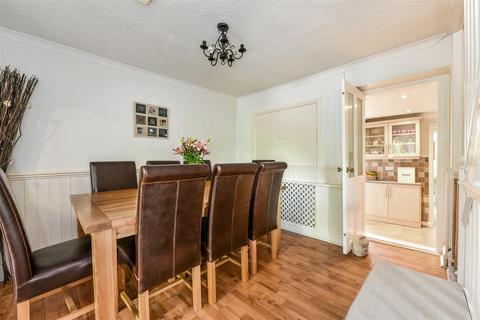 3 bedroom end of terrace house to rent, Albany Road, Andover, SP10 3EZ