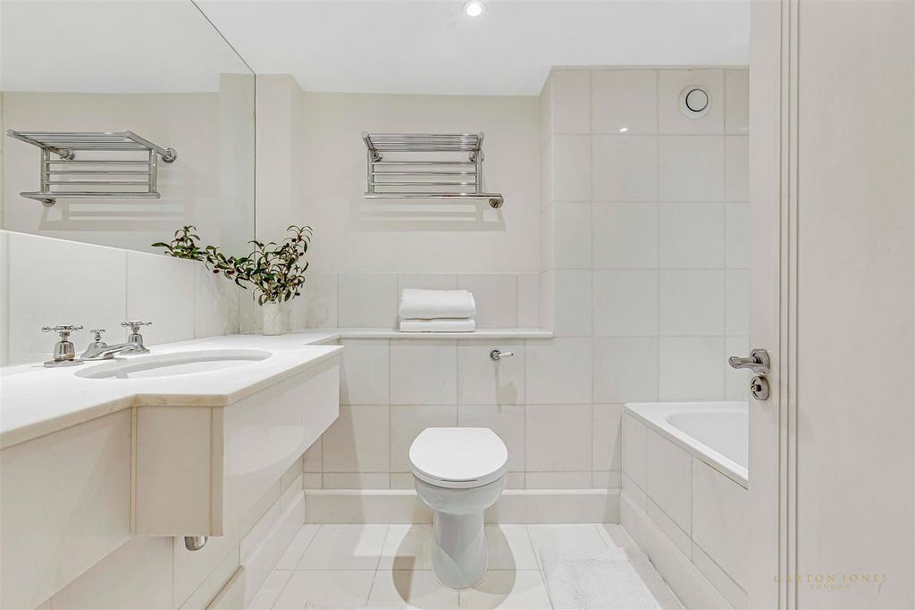 Bathroom.JPG