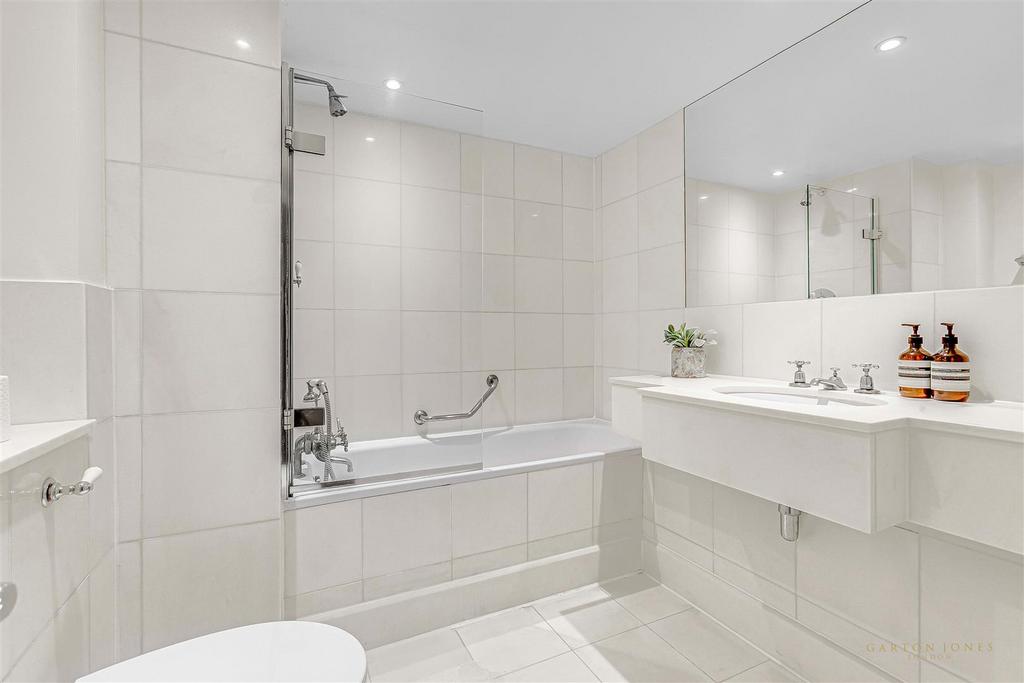 Bathroom.JPG
