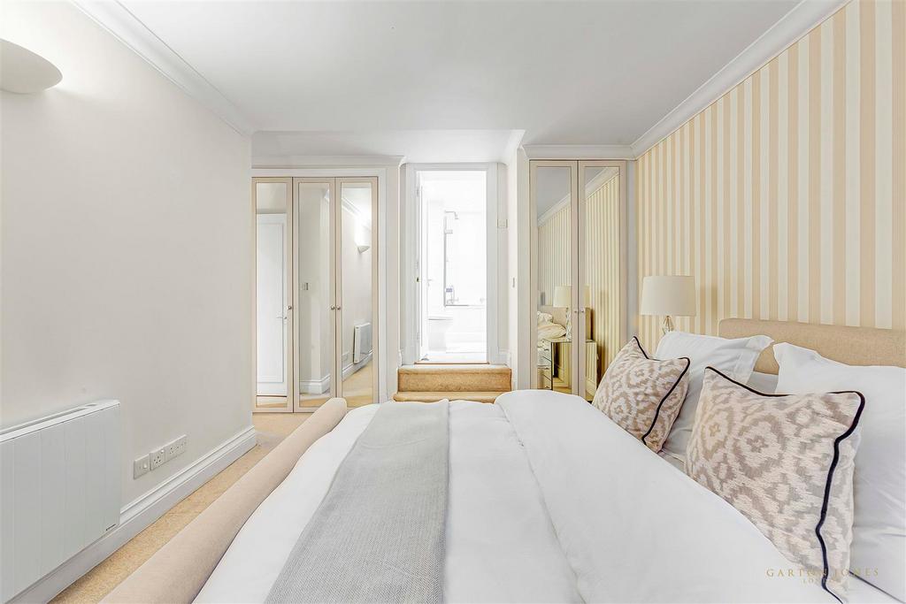 Bedroom.JPG
