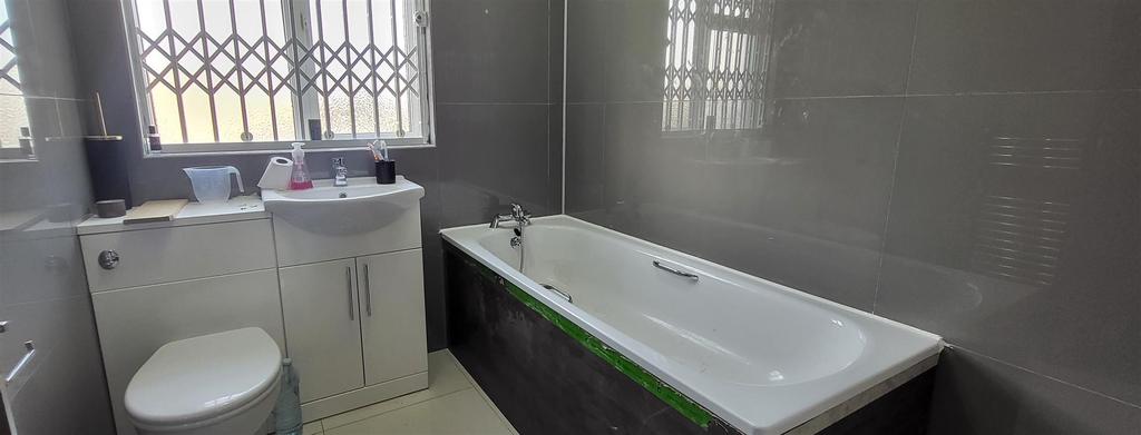 First Floor Toilet.jpeg